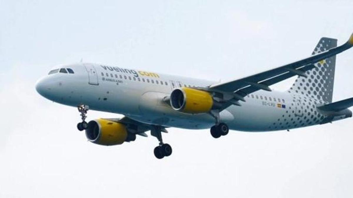 Avión de la aerolínea Vueling, denunciada por prácticas de 'greenwashing'.