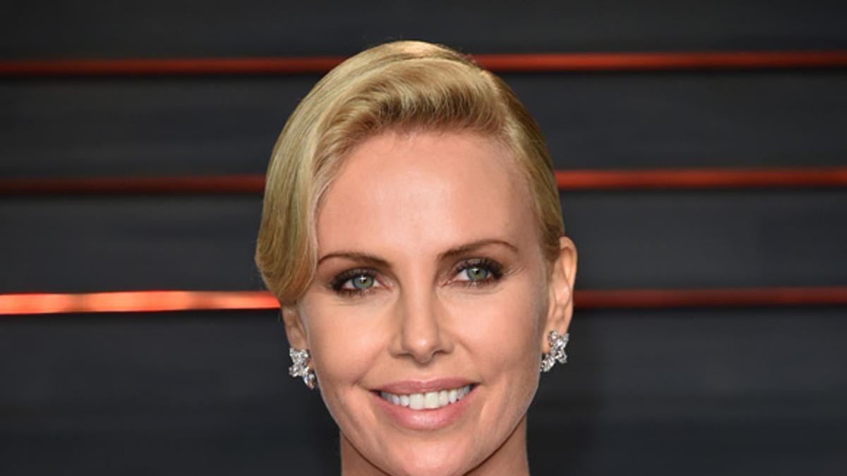 El escote en uve de Charlize Theron