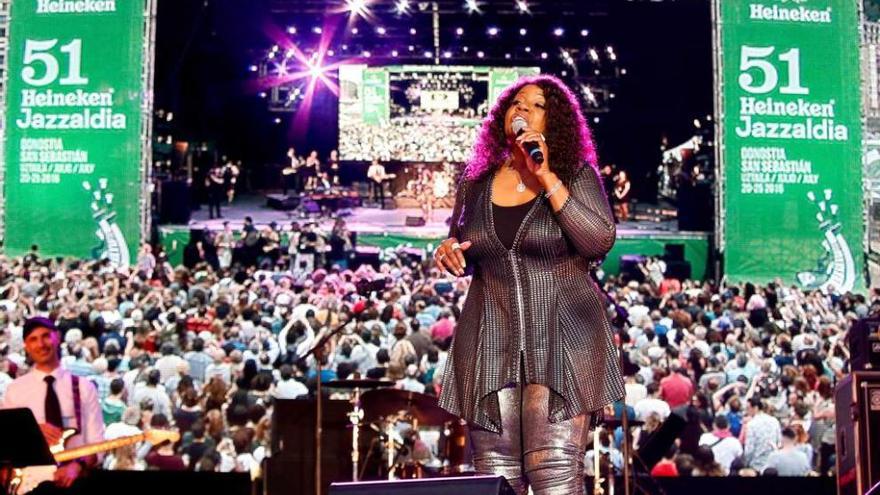 Gloria Gaynor, durante su concierto en San Sebastián.