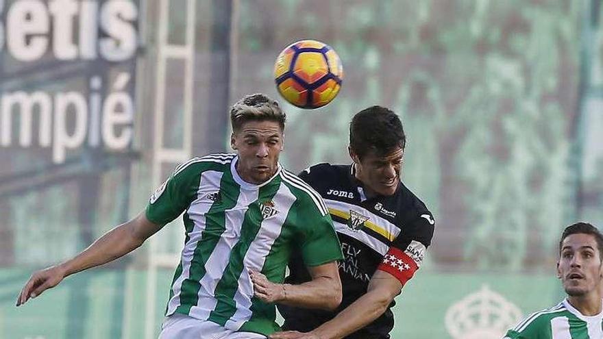 Rubén Castro desatasca al Betis