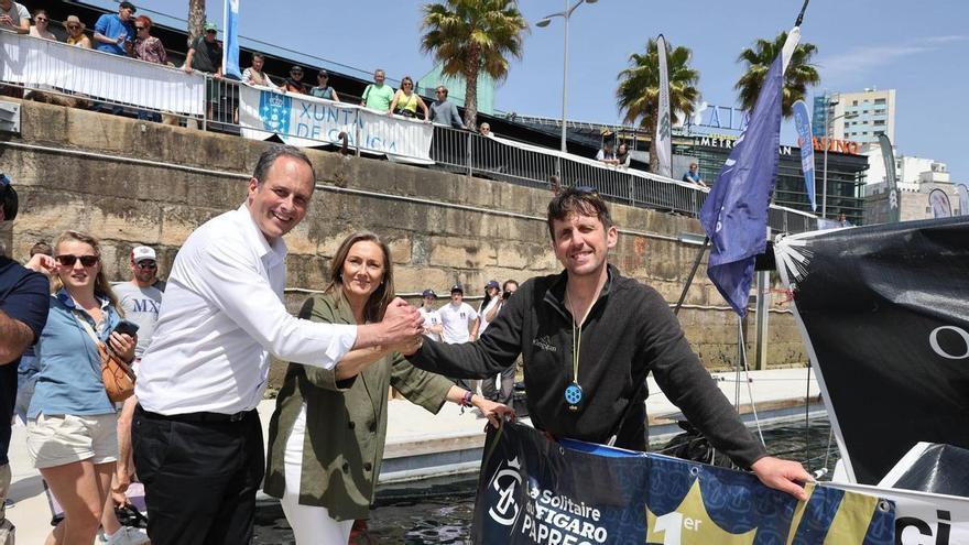 Tom Dolan levanta el puño en Vigo