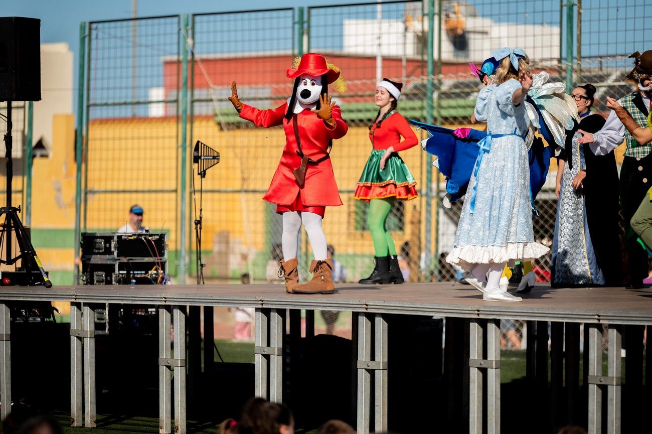 Miles de personas llenan de ilusión el Estadio de Barrial en la llegada de los Reyes Magos