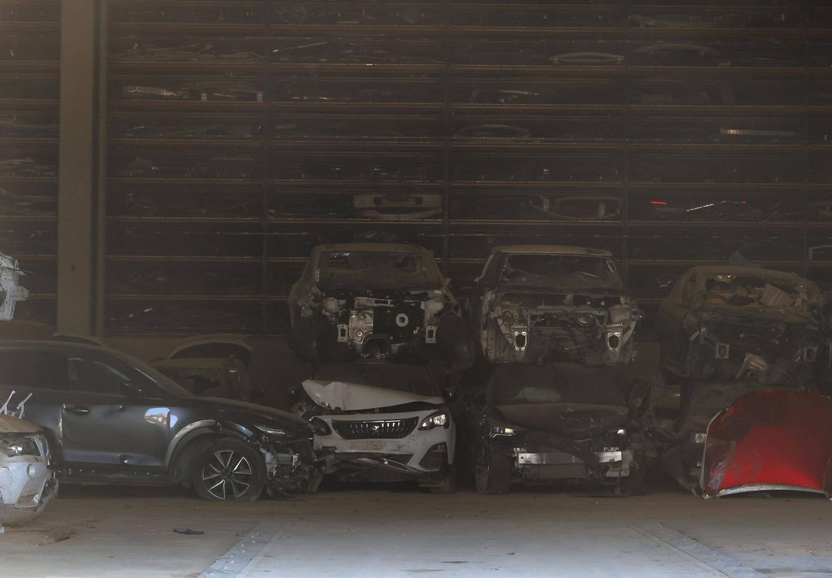 Coches de la dana almacenados en un desguace, en una imagen de archivo.