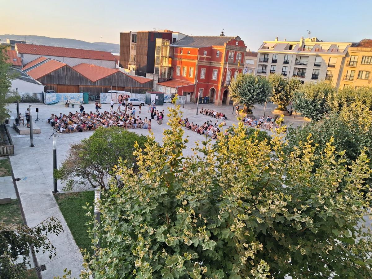 Una vista aérea del ambiente en la presentación del libro de Manel Loureiro.