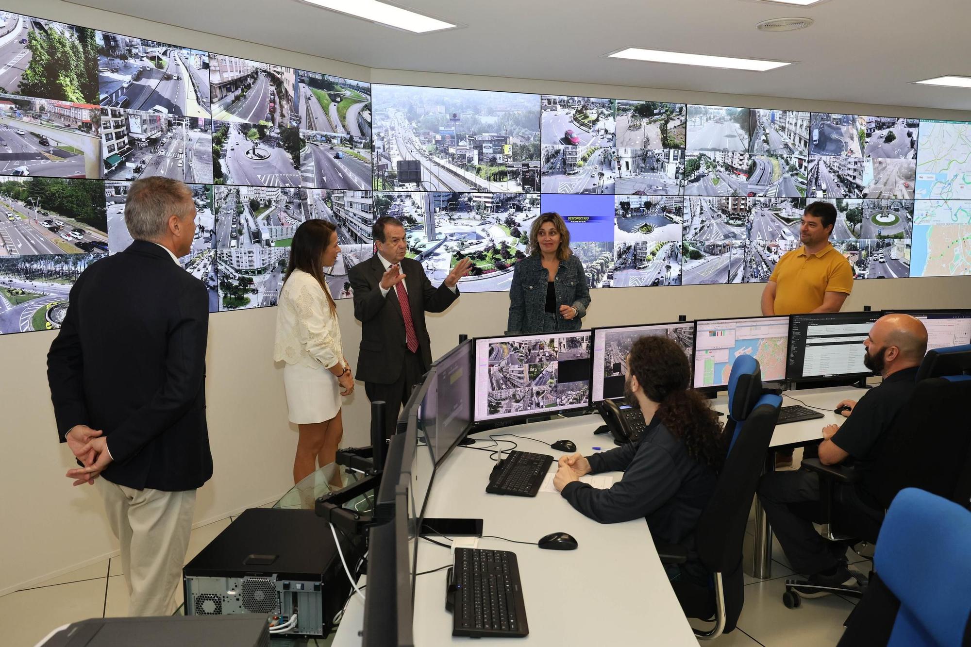 Visita a la sala de gestión de Movilidad del Concello de Vigo