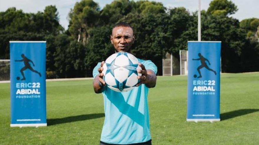 Erik Abidal en una imatge promocional del seu campus