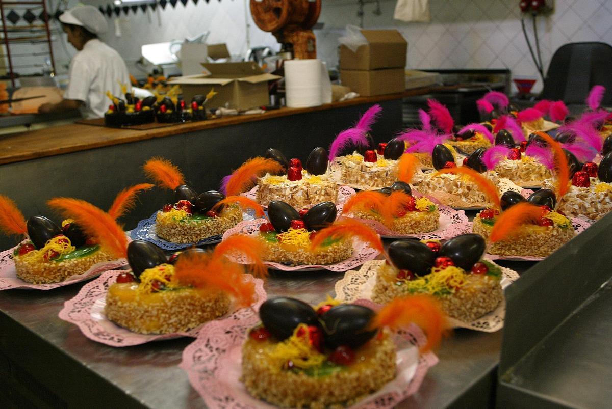 DIA DE LA MONA EN LA PASTELERIA ESCRIBÀ EN BARCELONA