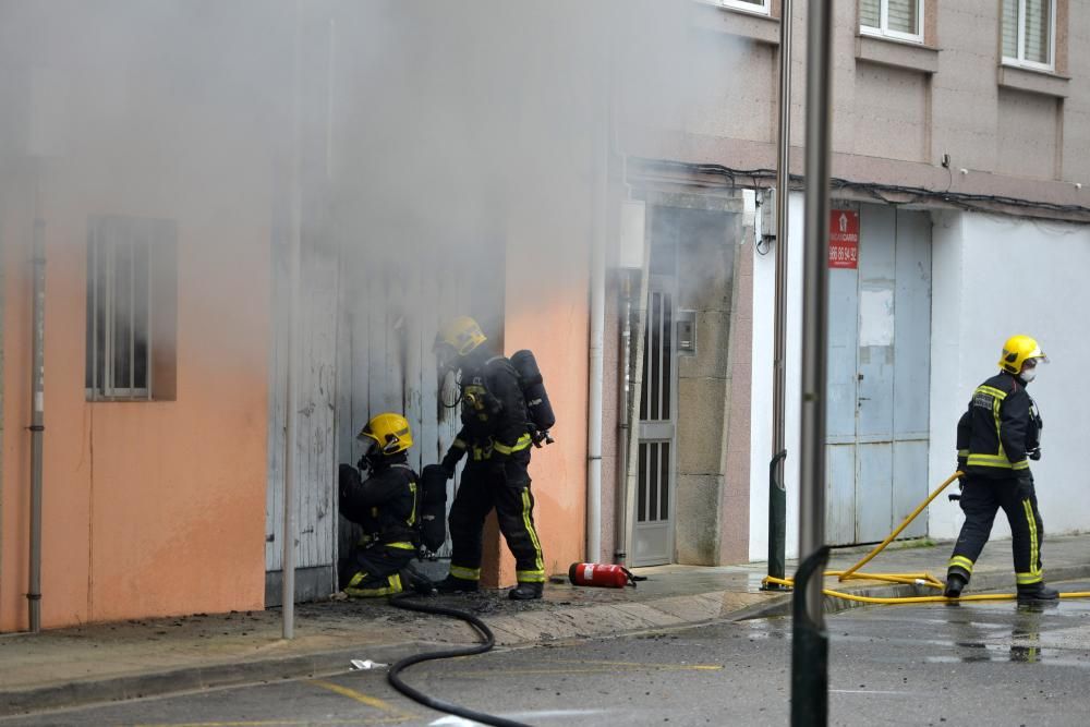 Un incendio obliga a desalojar un edificio