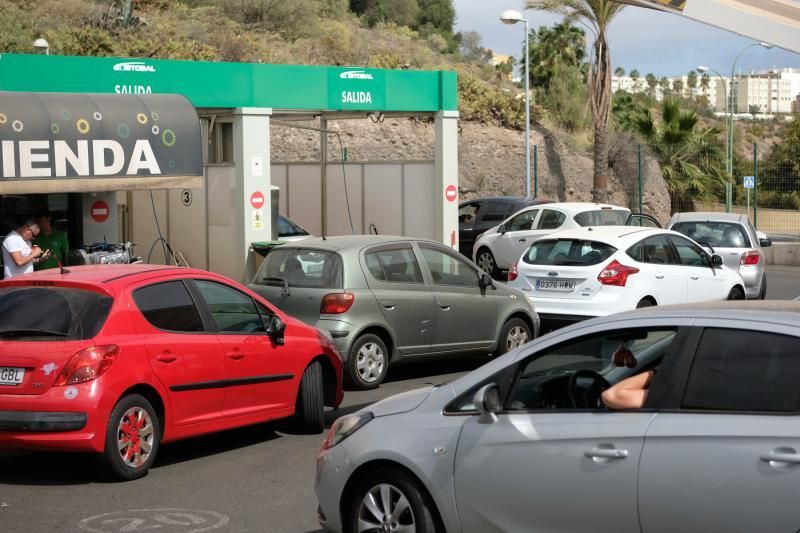 Las Palmas de Gran Canaria. Reportaje sobre lavado decoches tras la calima.  | 26/02/2020 | Fotógrafo: José Carlos Guerra