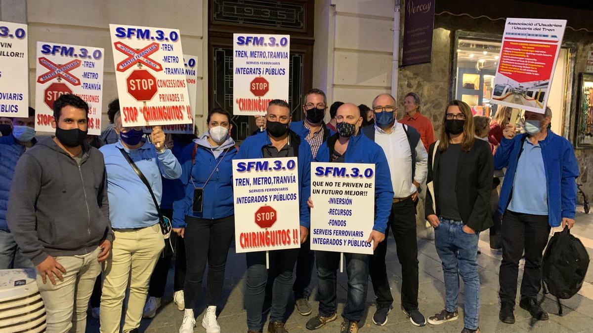 Miembros del comité de empresa de SFM, durante una reciente protesta.