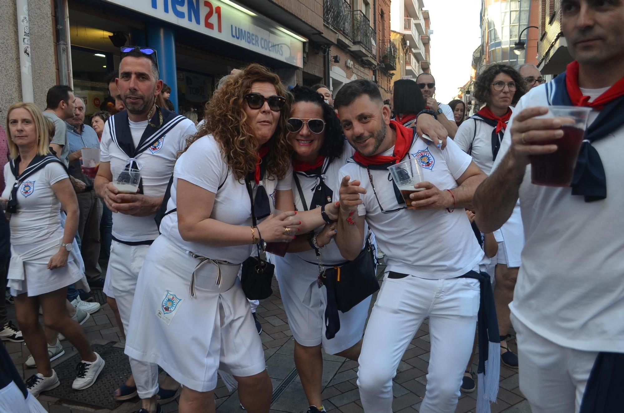 GALERÍA | Las mejores imágenes del desfile de peñas en Benavente