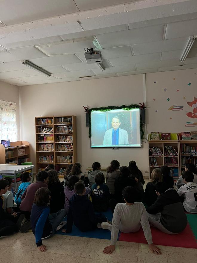 Inauguración del alumbrado navideño en el colegio de Carril, ayer.