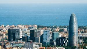 Panoràmica de Barcelona amb la Torre Barcelona i el 22@ de fons