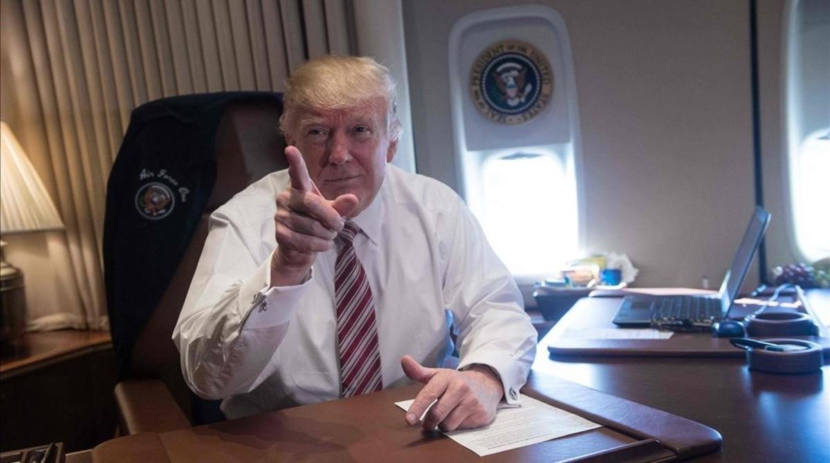 mbenach37055778 us president donald trump poses in his office aboard air for170126215740