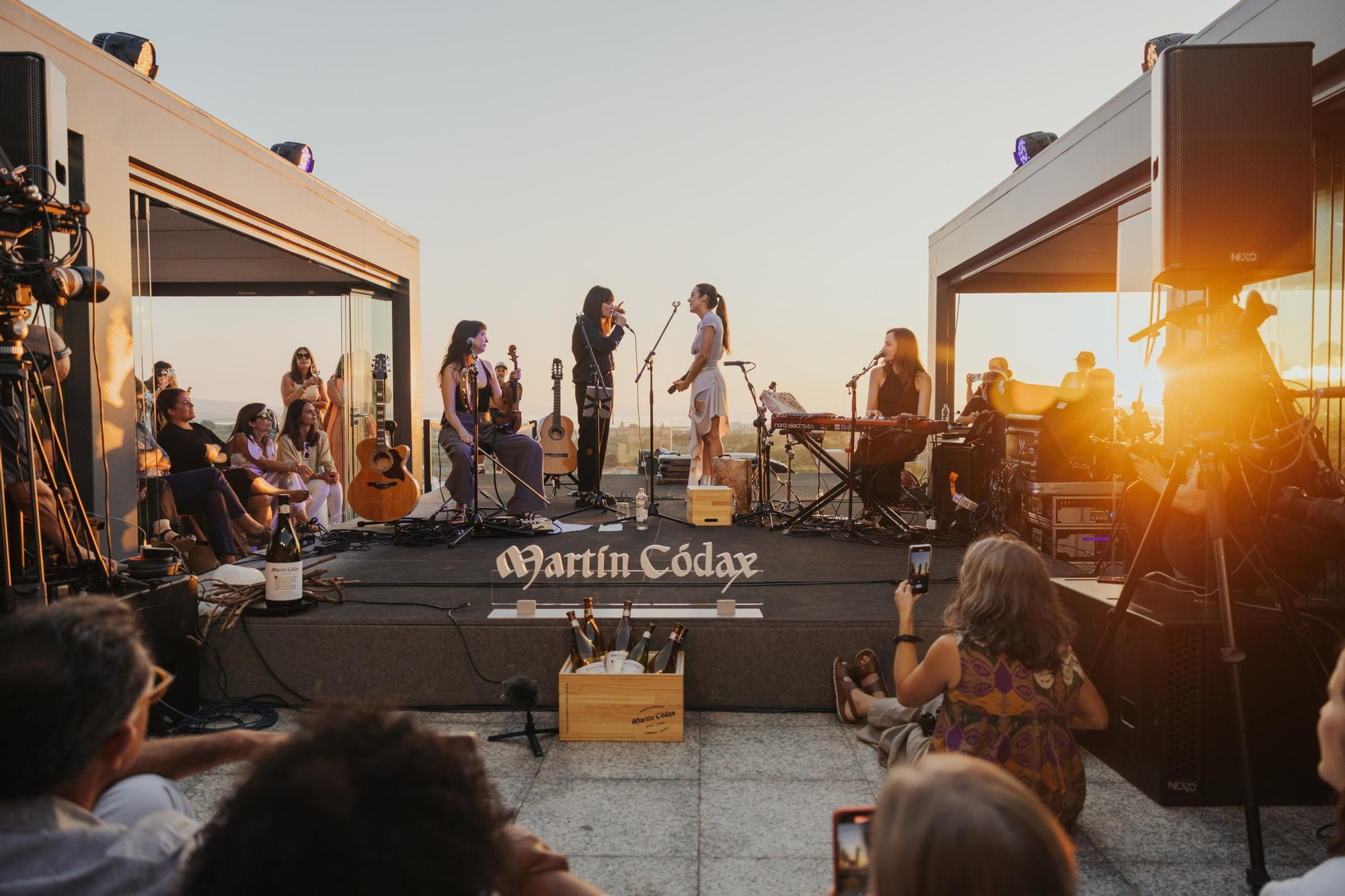 El concierto de Os Xoves de Códax, en la terraza de la bodega cambadesa.