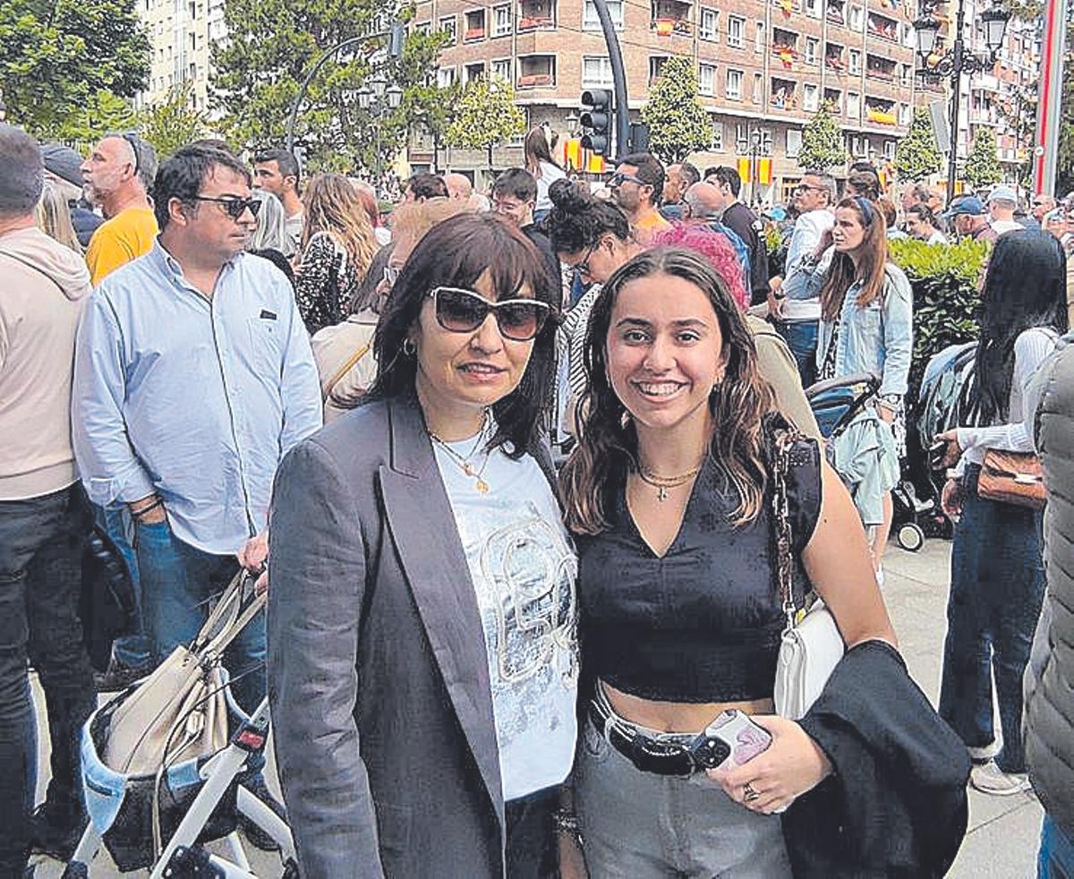 Beatriz Huerta, junto a su madre, Belén San Juan. | V. D.