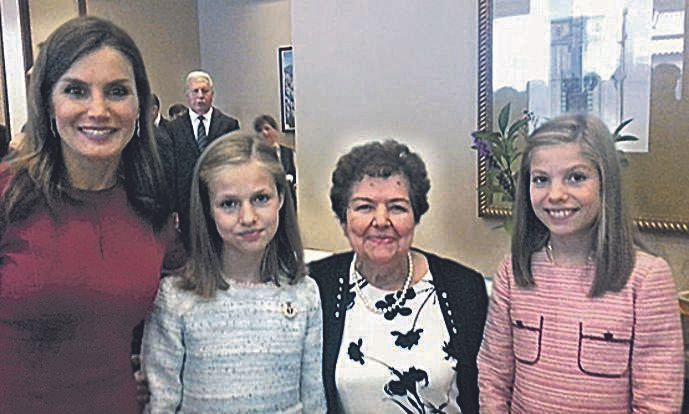 Rosita Morán, con la Reina Letizia y sus hijas en Covadonga en 2018, con motivo de los actos del centenario. | LNE