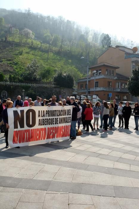 La protesta ante el Ayuntamiento.