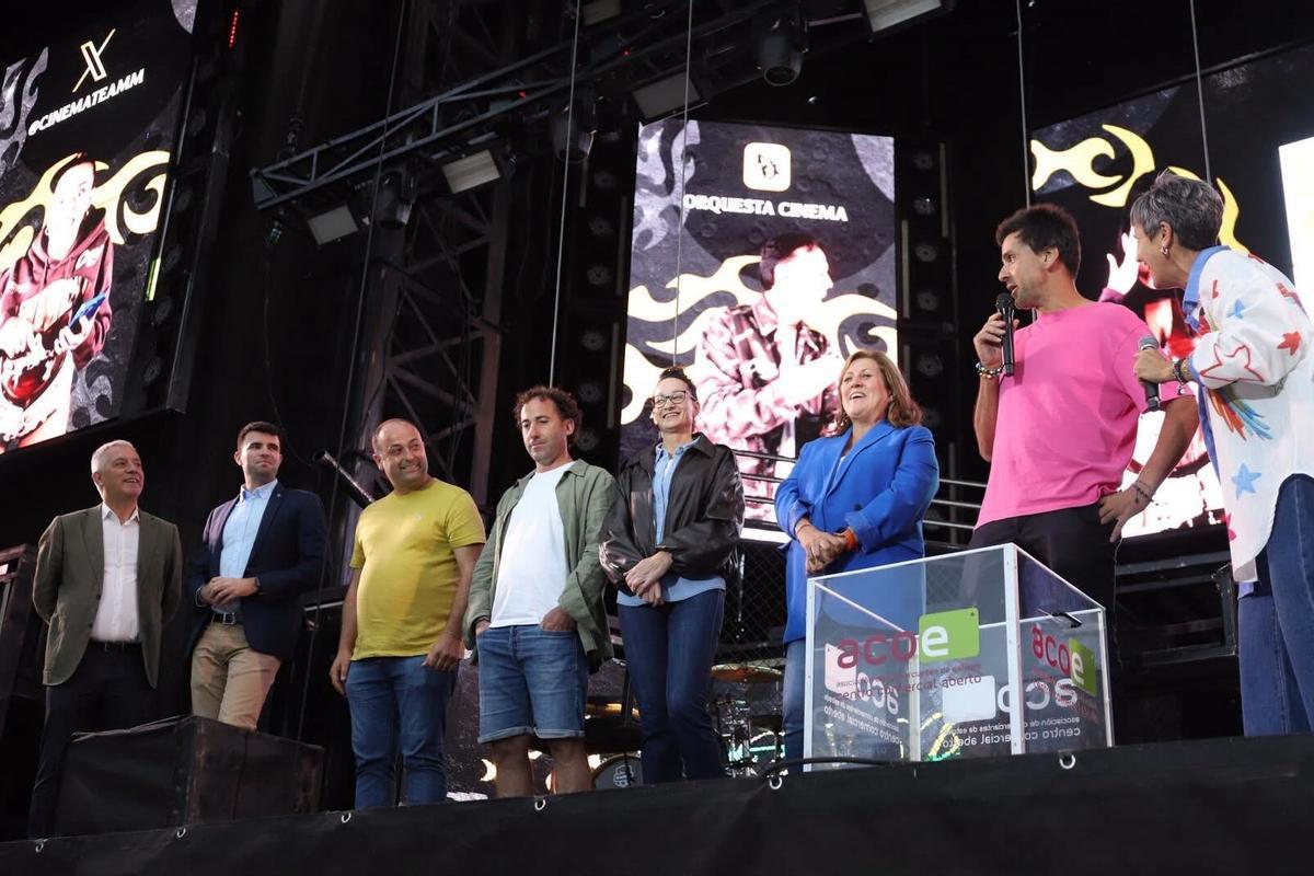 Jose Luis Terceiro, cuarta por la izquierda, el día del sorteo.