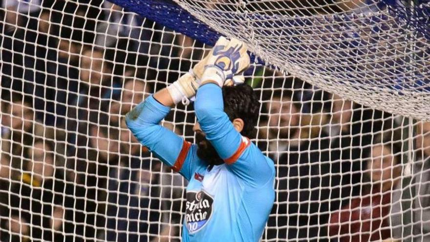 Manu pide perdón tras el error que cometió y que propició la jugada del segundo gol del Rayo.