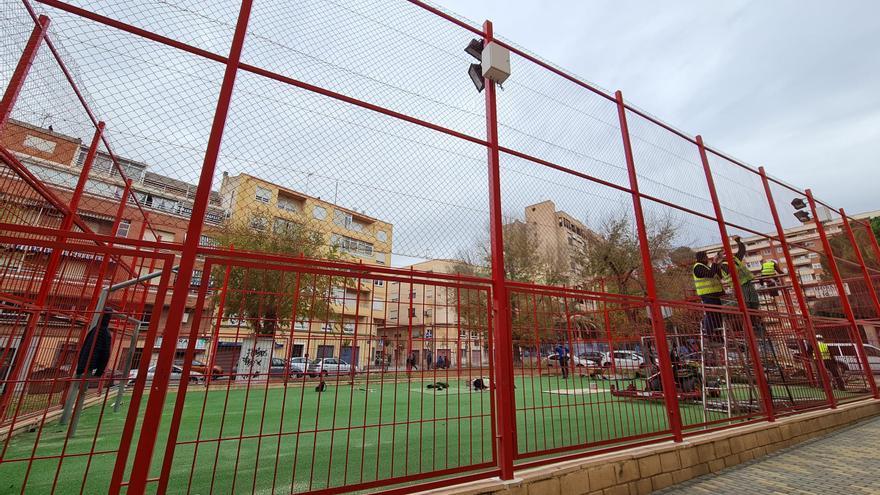 Elda renueva la pista deportiva del barrio de San Francisco de Sales