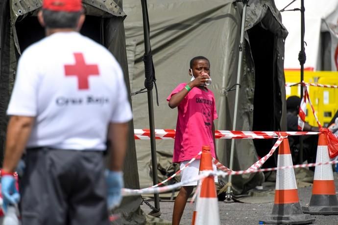 11-09-20  GRAN CANARIA. MUELLE DE ARGUINEGUIN. MOGAN. Reportaje en Arguineguín de la situación de los migrantes Fotos: Juan Castro.  | 11/09/2020 | Fotógrafo: Juan Carlos Castro