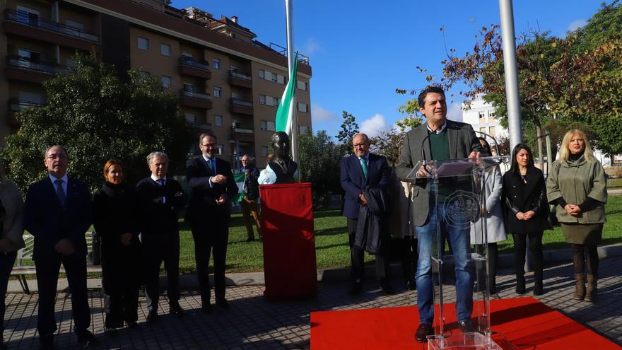 Córdoba reivindica un &quot;autonomismo útil&quot; en el primer día de la Bandera