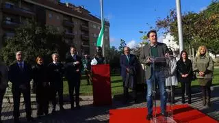 El Ayuntamiento descubre un busto de Blas Infante en la plaza de Andalucía