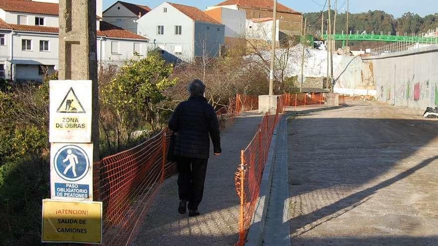 La calle Pasán, en Chapela, permanece sin urbanizar a la espera del proyecto de reposición. // FdV