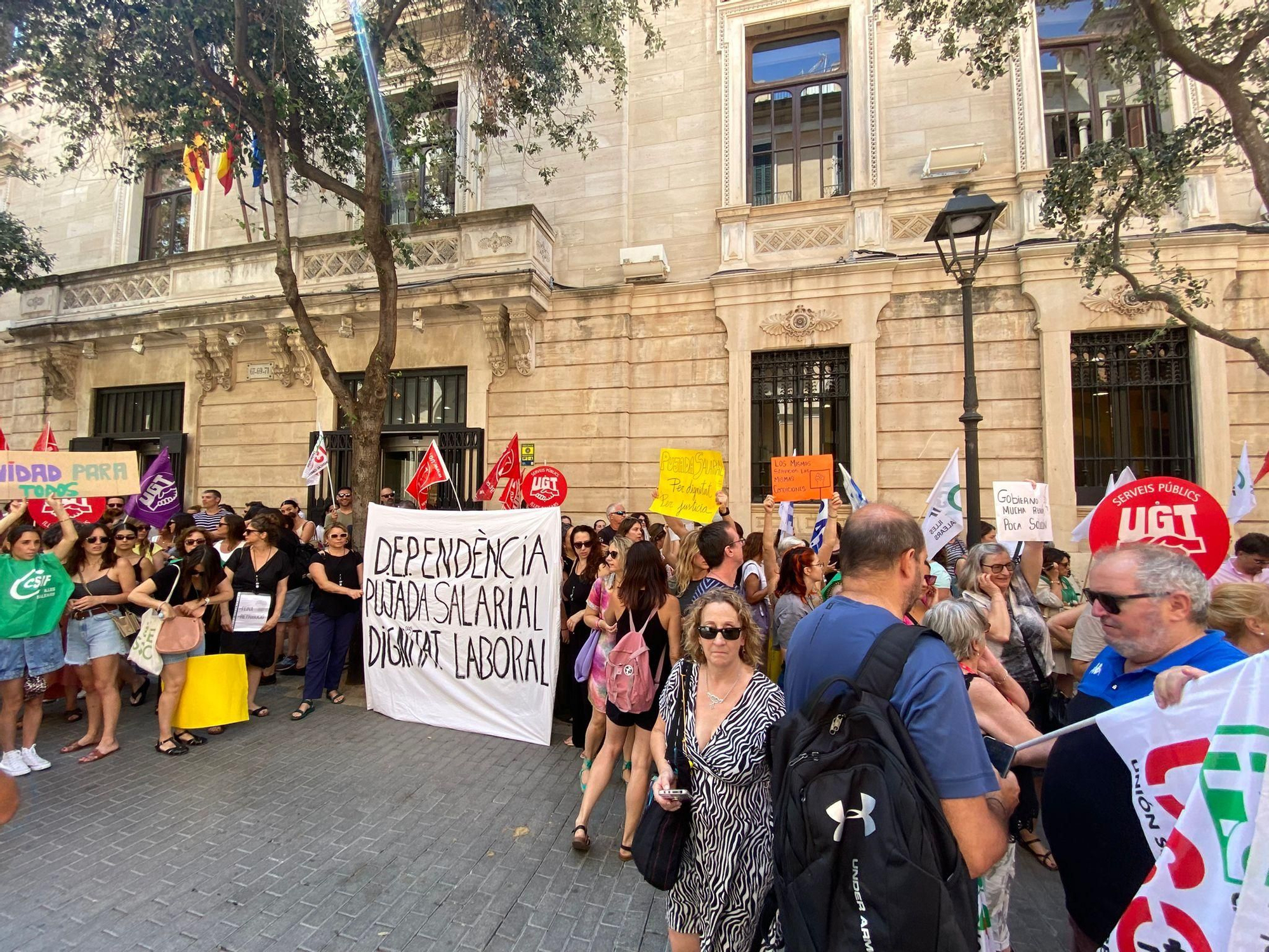 Nueva protesta de los educadores de es Pinaret para pedir mejoras económicas