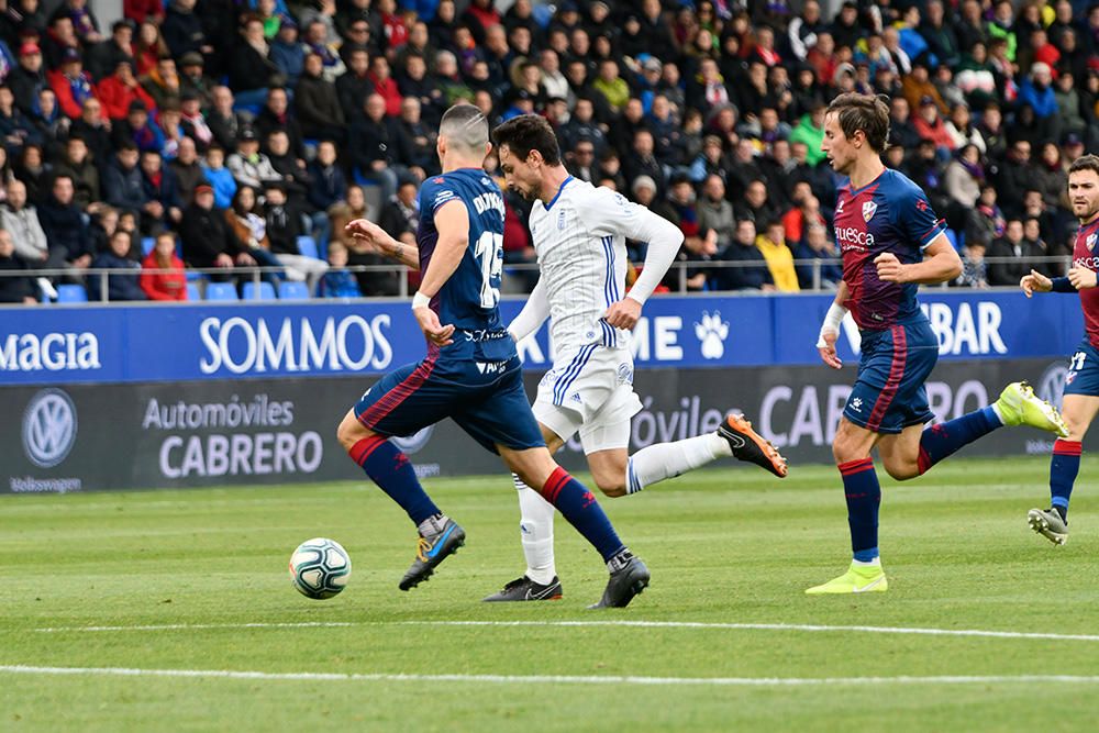 El partido entre el Huesca y el Real Oviedo, en imágenes