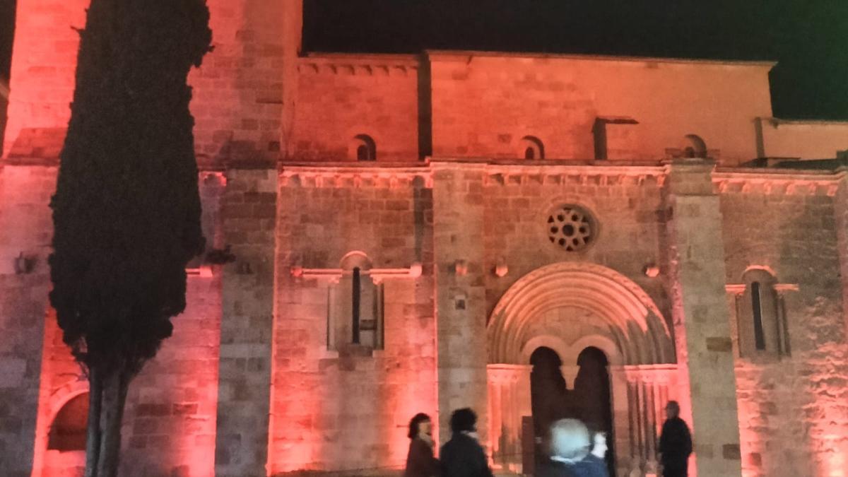 Nueva iluminación de la iglesia de Santiago del Burgo.