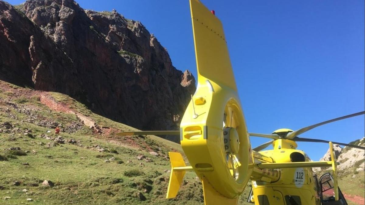 Rescatada en Somiedo con un helicóptero una mujer herida grave en una ...
