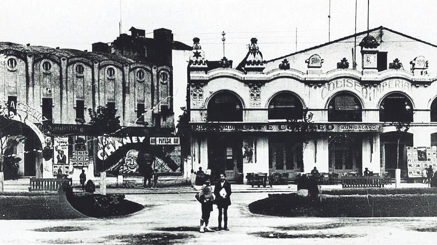 El Teatre Albèniz, al costat del Coliseu Imperial