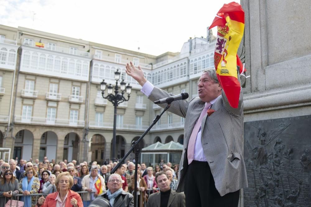 Feijóo y Francisco Vázquez muestran su apoyo a los catalanes constitucionalistas en A Coruña. // Miguel Miramontes (Roller Agencia)