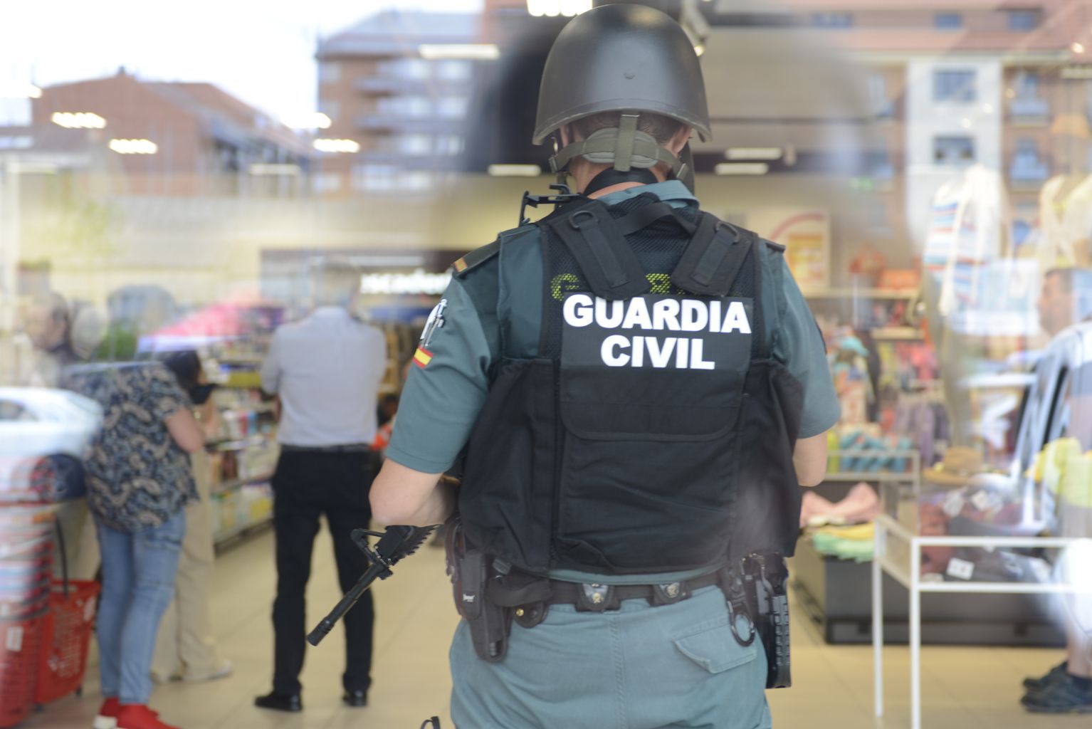Así actuaría la Guardia Civil en caso un ataque terrorista a un supermercado en Benavente