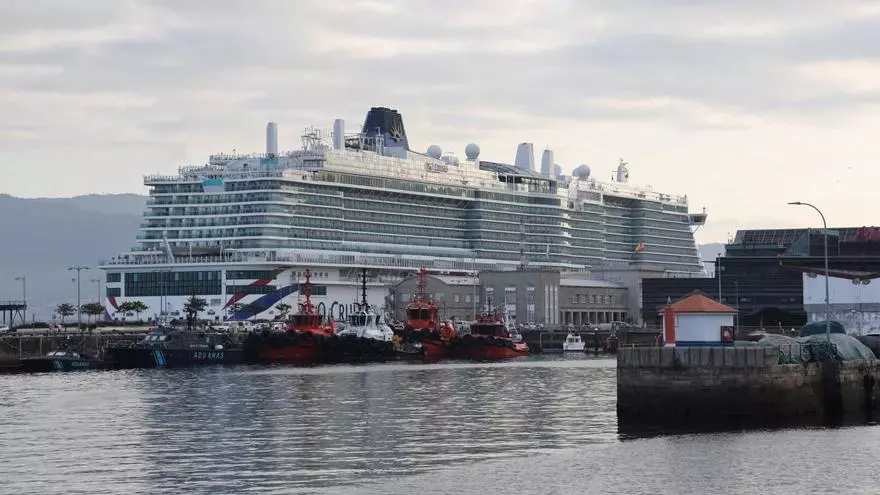 Crucero británico Arvia en el Puerto de Vigo
