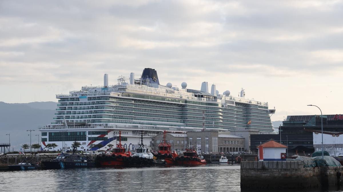 Crucero británico Arvia en el Puerto de Vigo