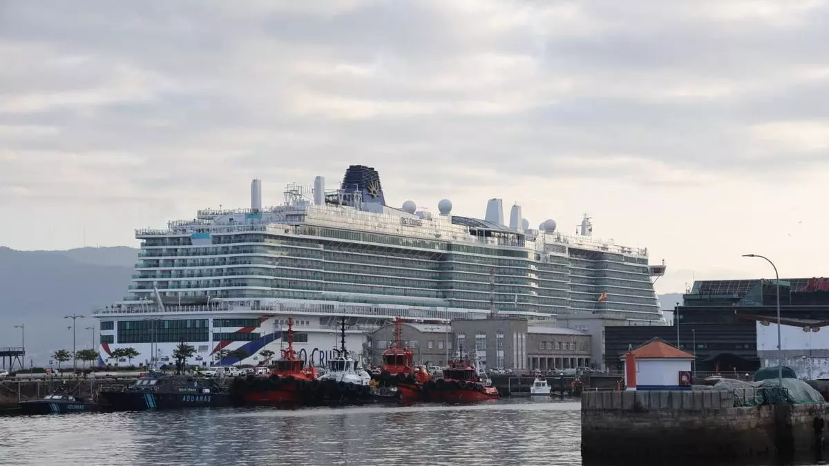 El «Arvia», el crucero de los récords, trae a Vigo el segundo mayor desembarco de la temporada