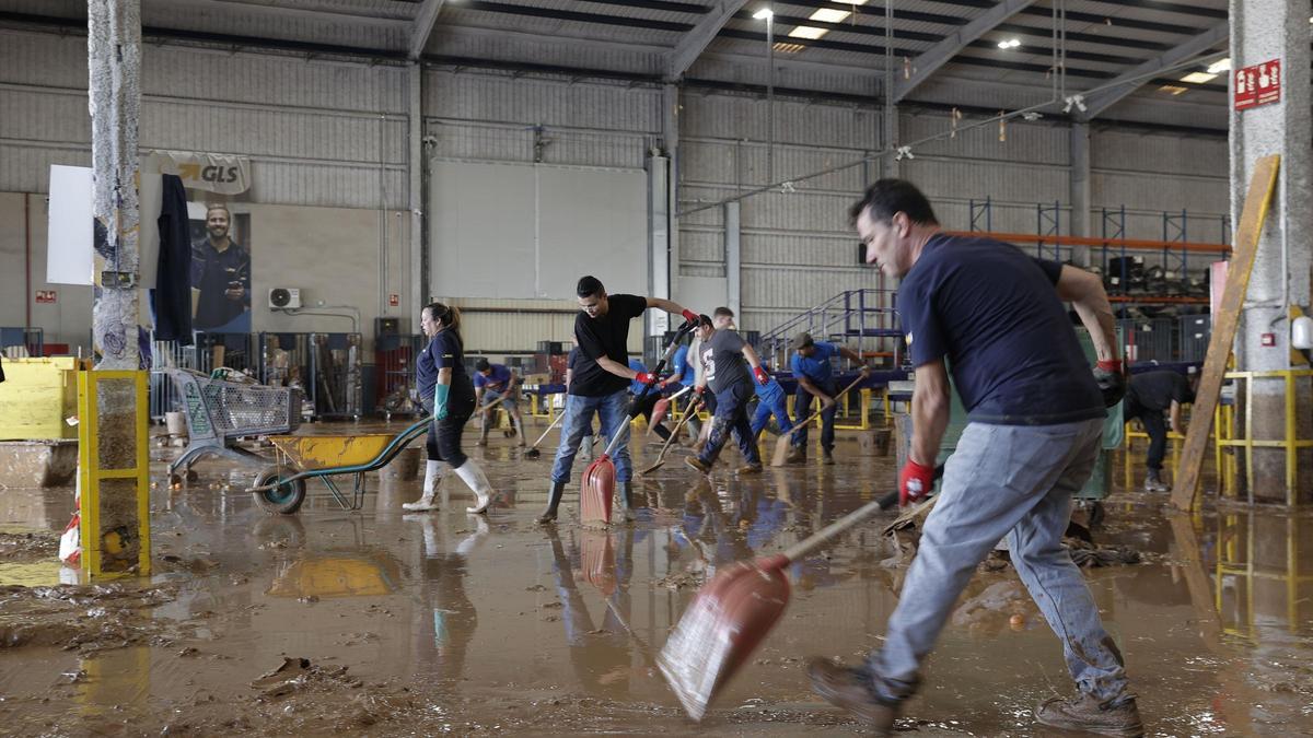 Destrozos en Riba-roja tras las inundaciones por la DANA.