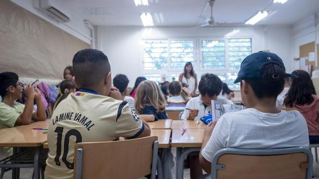 Alumnes d’una escola de Barcelona. | JORDI COTRINA