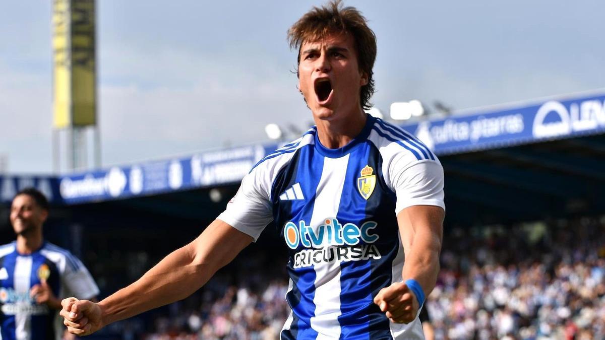 Borislav Ivaylov Stankov 'Slavy' celebra uno de los seis goles marcados con la Ponferradina desde febrero.