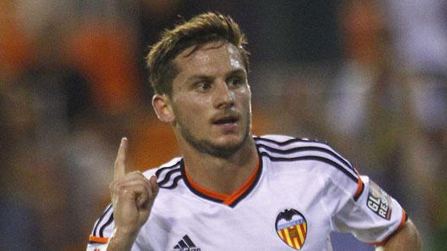 El Valencia aprovecha la expulsión de Darder para golear al Málaga