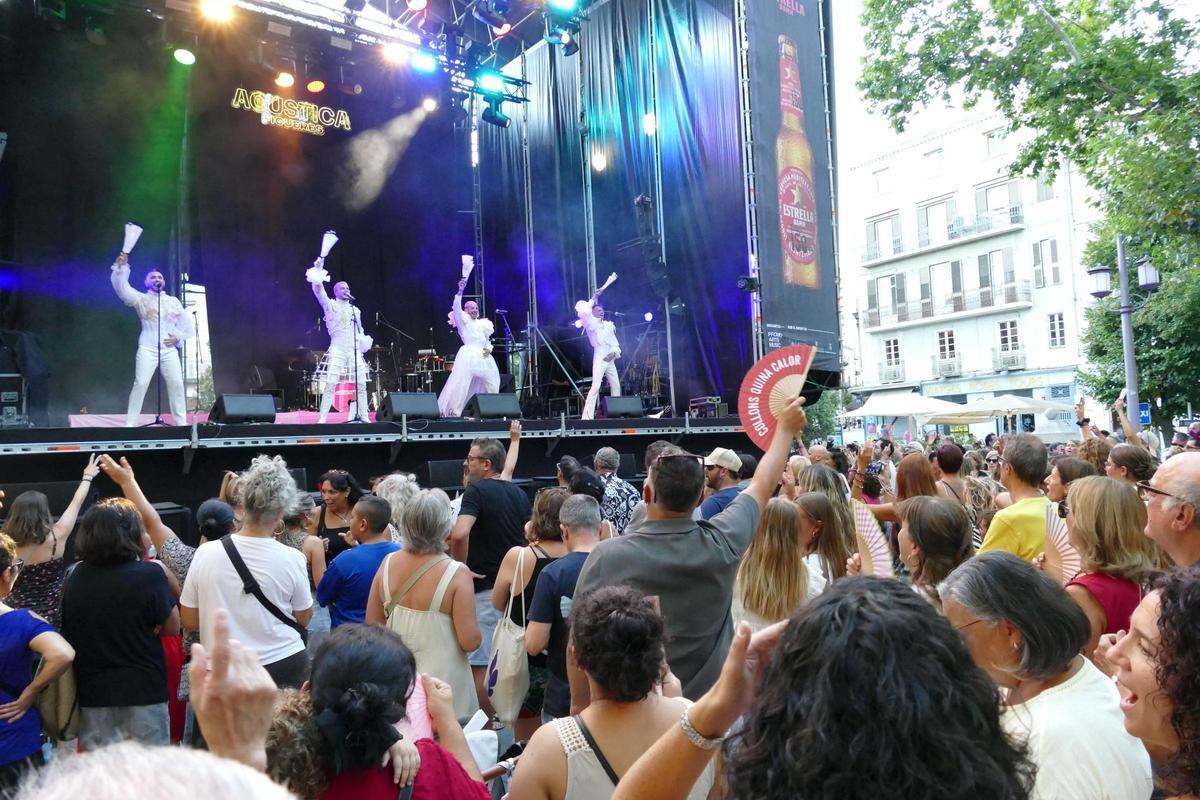EN IMATGES | L'Acústica acaba amb tota la Rambla ballant al ritme de l'Orquestra Di-versiones, Locomía i Dj Paski EN IMATGES | L'Acústica acaba amb tota la Rambla ballant al ritme de l'Orquestra Di-versiones, Locomía i Dj Paski