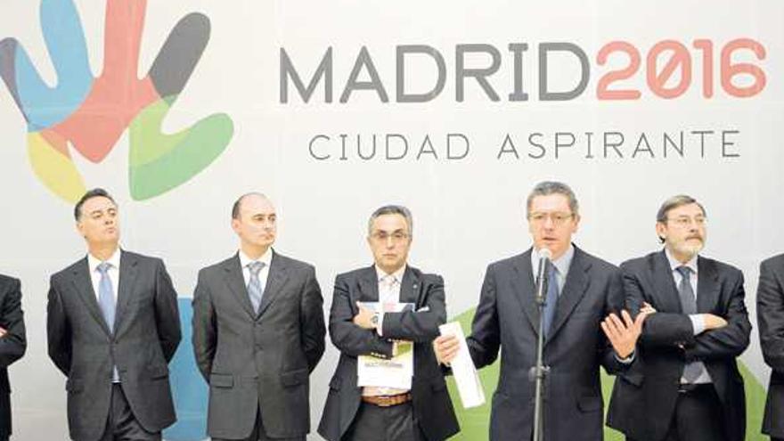 Alberto Ruiz Gallardón durante el anuncio de la identidad de las ciudades subsedes de la candidatura olímpica de Madrid 2016.