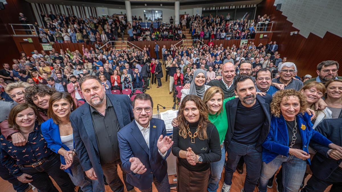 Vilalta, Junqueras, Aragonès, Vilagrà y otros líderes de ERC en el primer acto de precampaña.