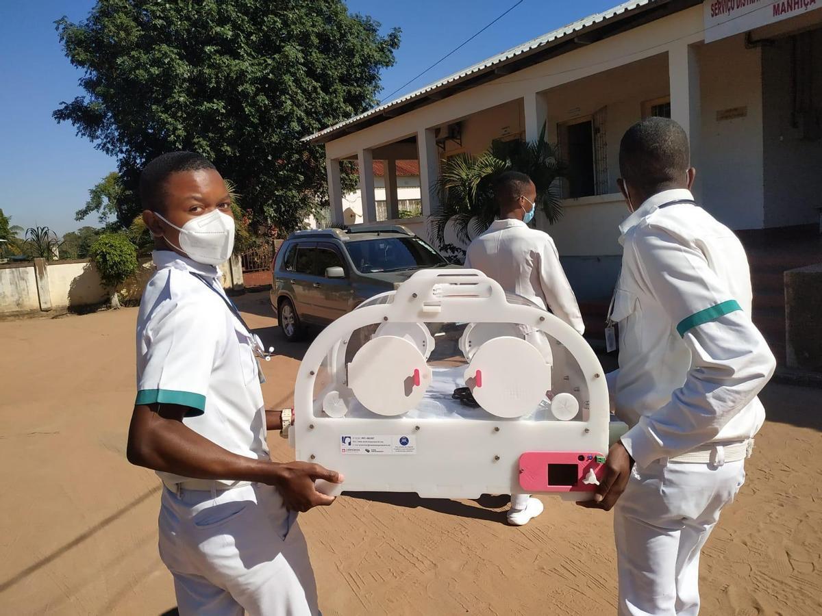 Las incubadoras de bajo coste diseñadas por Medicina Abierta al Mundo, en Camerún.