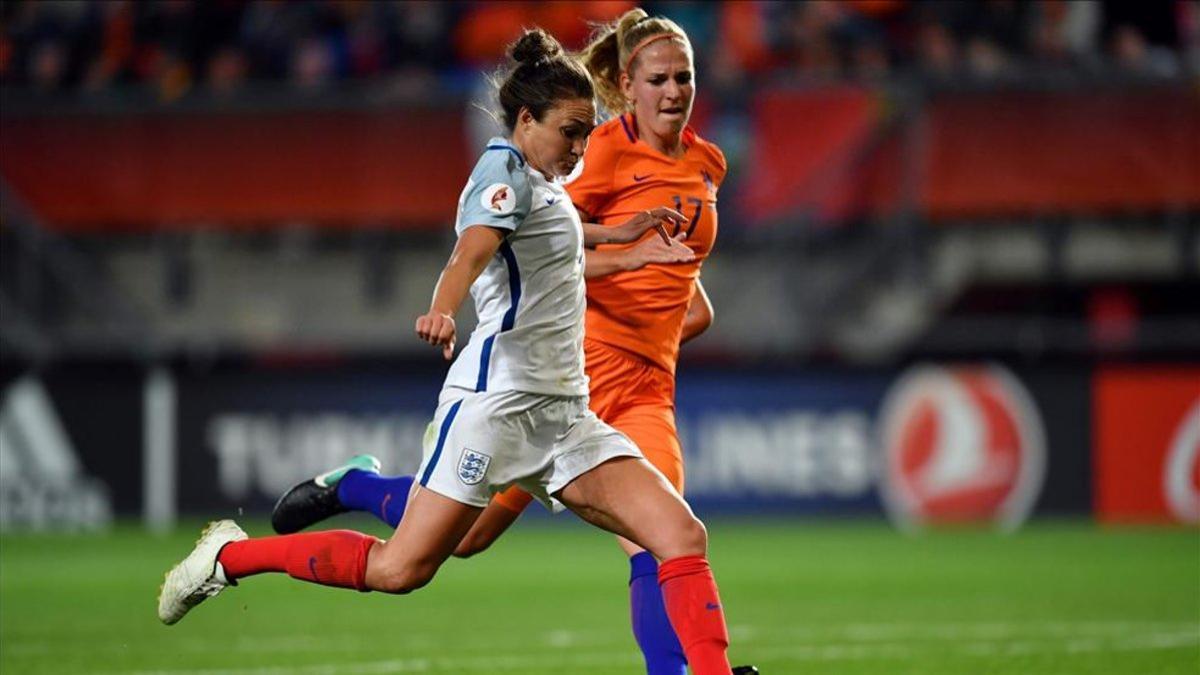 Carney en el partido Holanda-Inglaterra de la UEFA Women's Euro