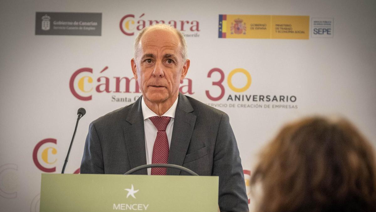 El presidente de la Cámara de Comercio tinerfeña, Santiago Sesé, durante su intervención en el acto de ayer