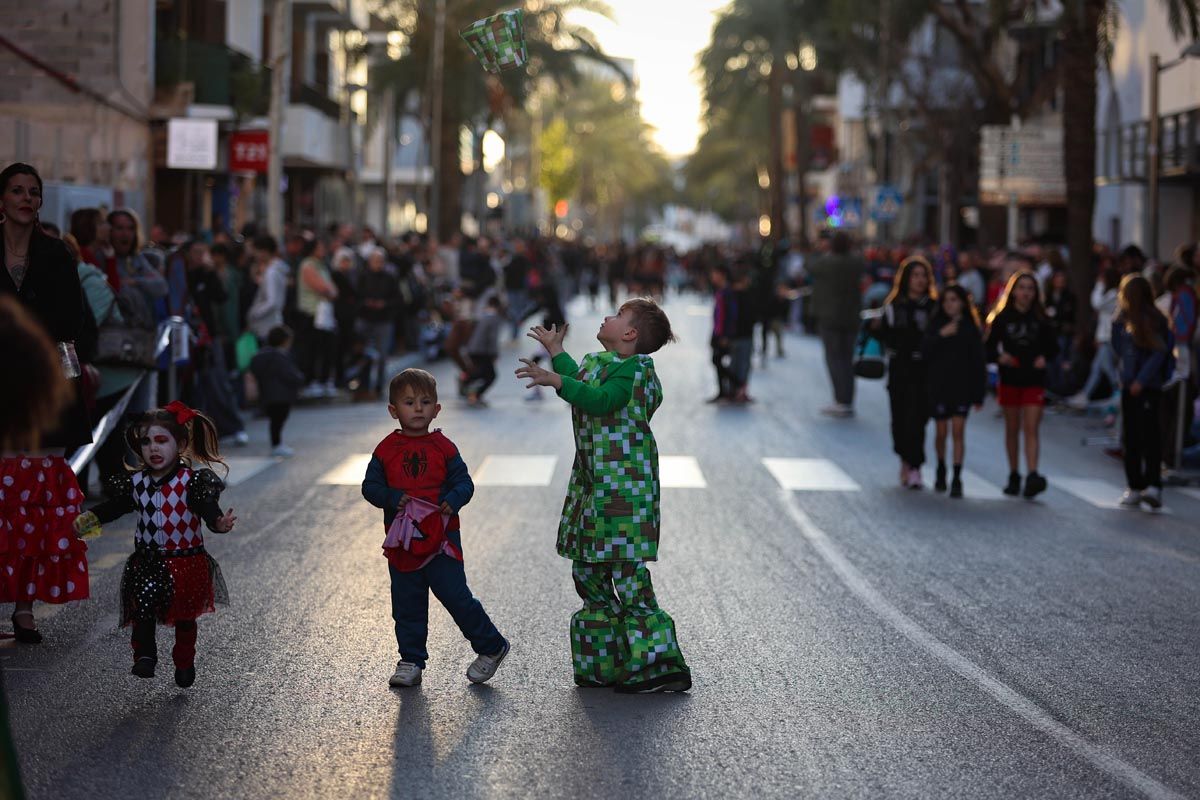 Mira aquí las imágenes de la rúa de Santa Eulària